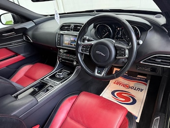 Used Jaguar XE 2017 for sale - 78170334: Photo