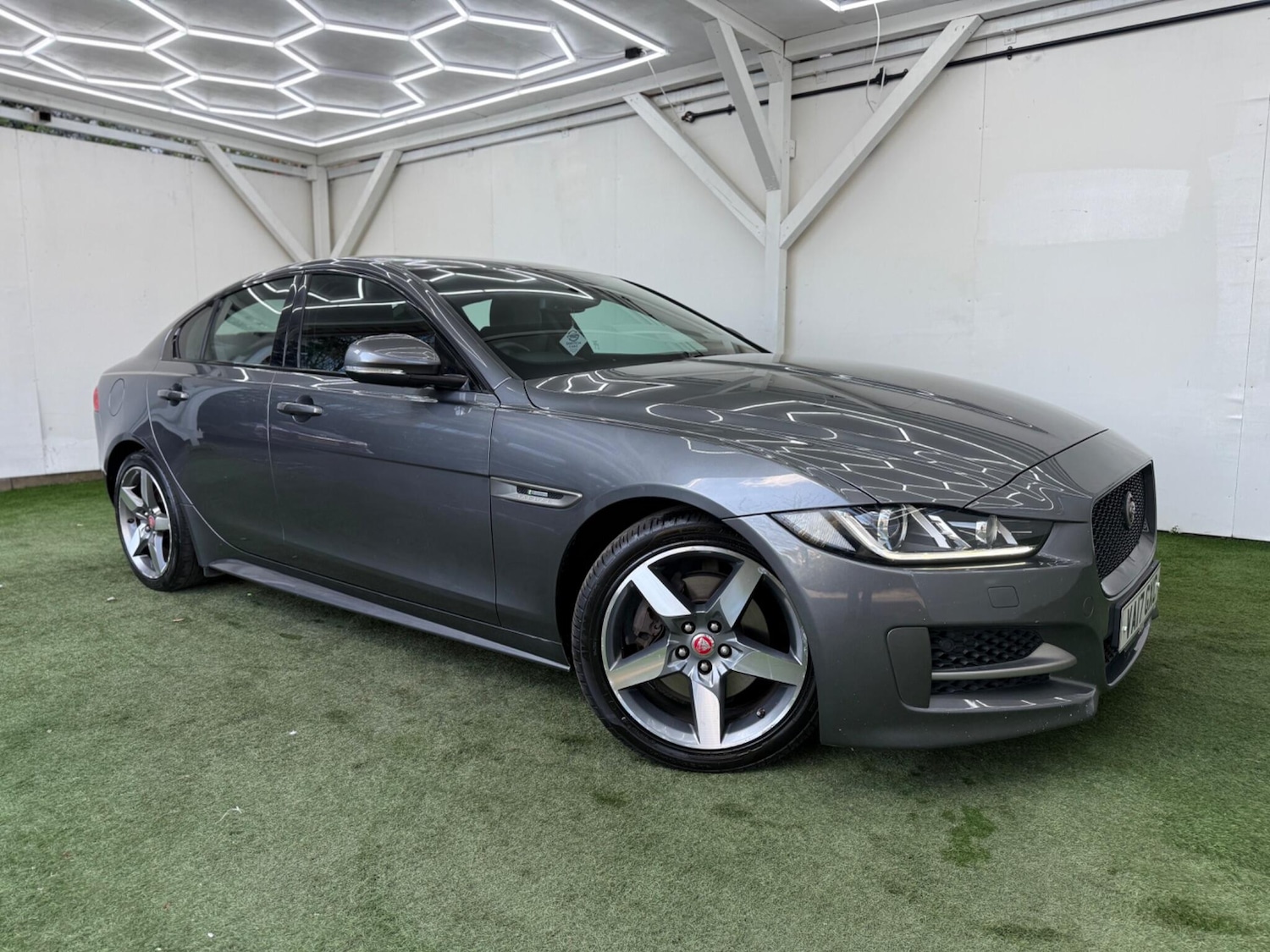 Used Jaguar XE 2017 for sale - 78170334: Photo 4