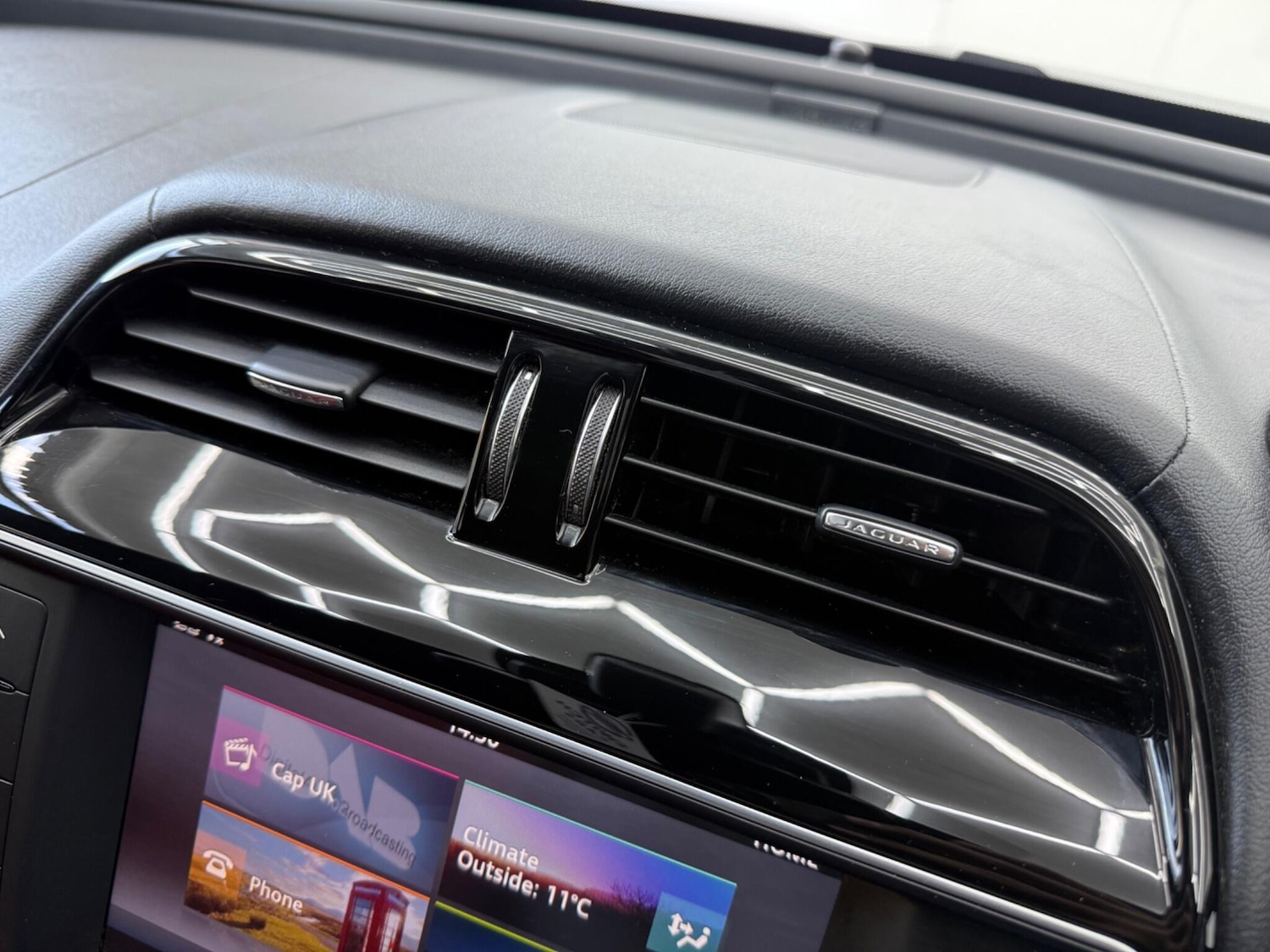 Used Jaguar XE 2017 for sale - 78170334: Photo 43