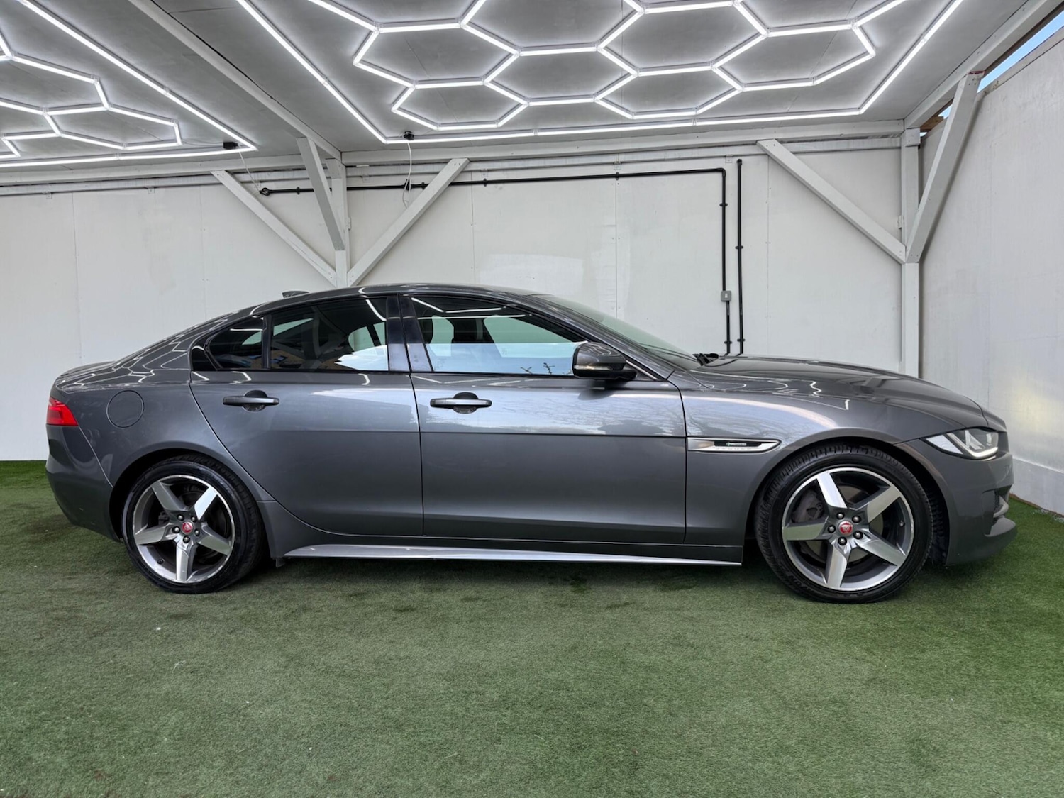 Used Jaguar XE 2017 for sale - 78170334: Photo 5
