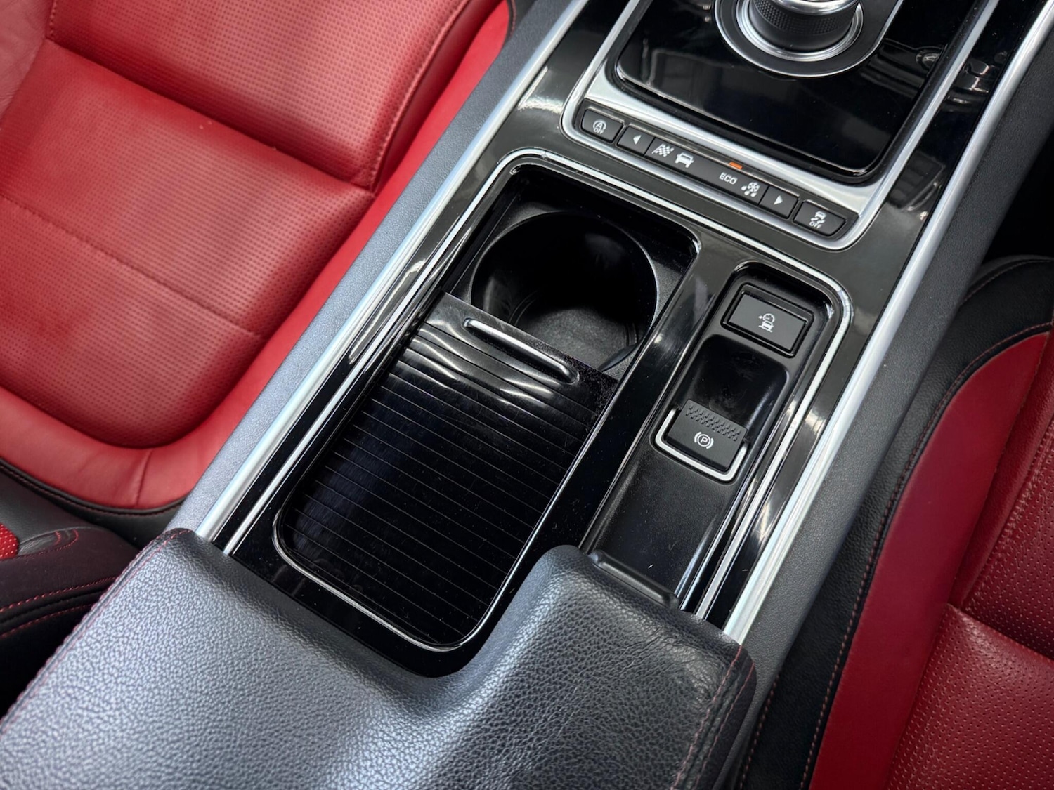 Used Jaguar XE 2017 for sale - 78170334: Photo 56