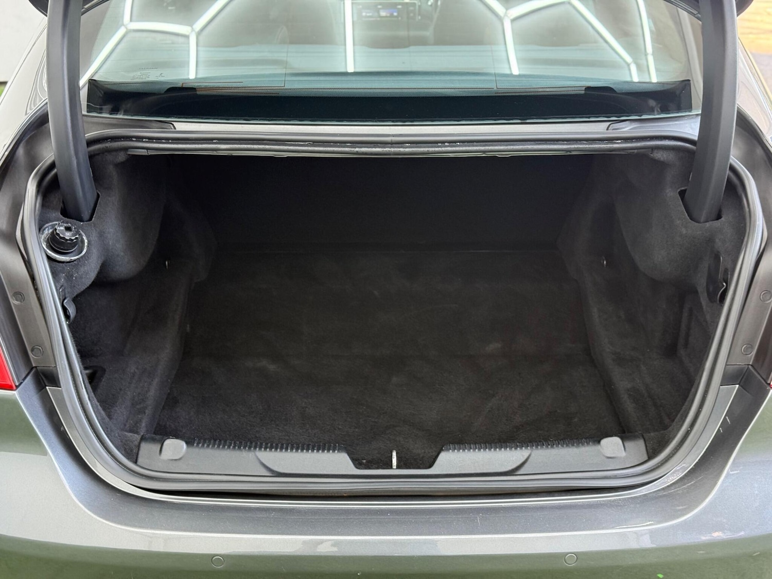 Used Jaguar XE 2017 for sale - 78170334: Photo 8