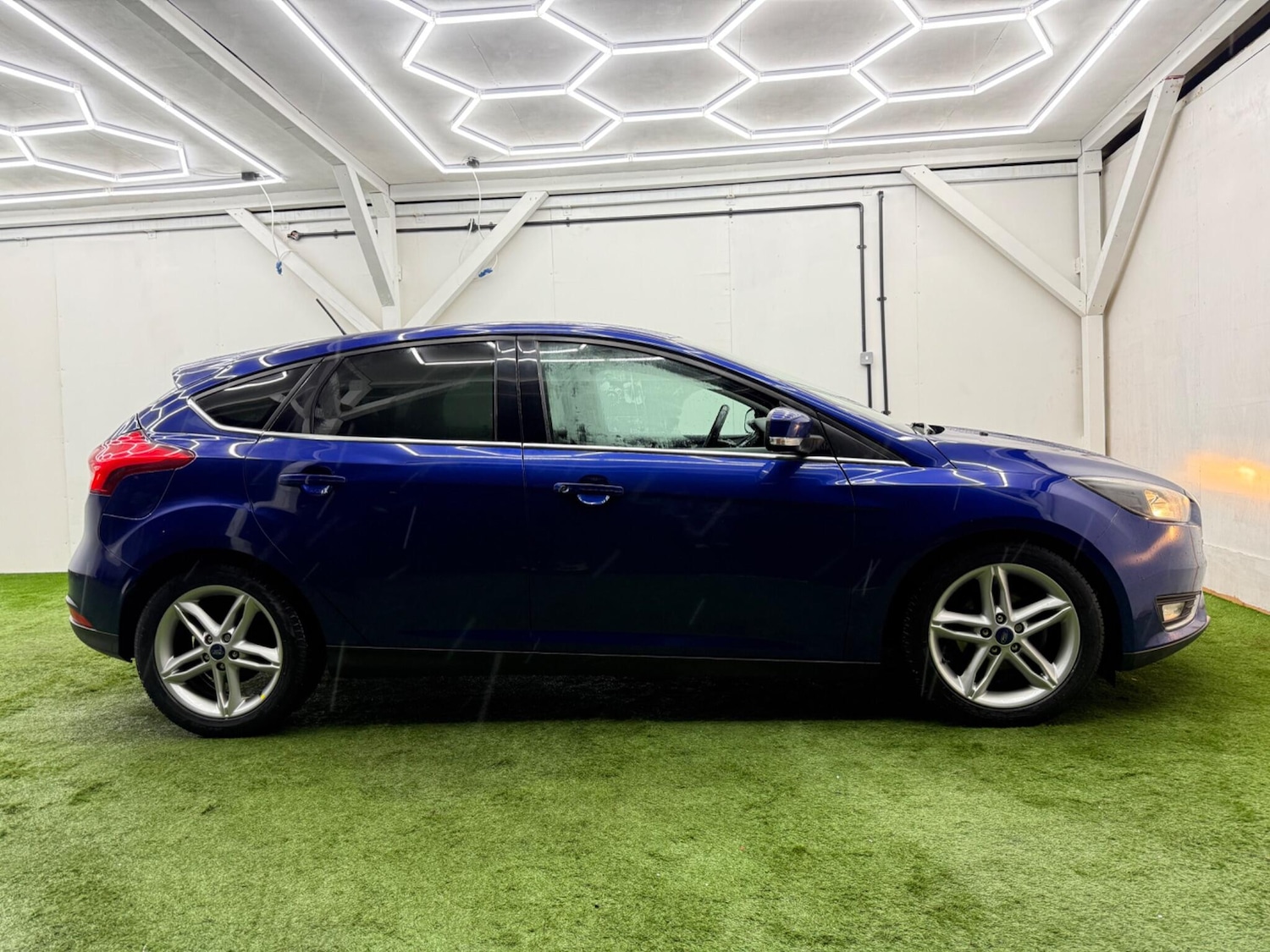 Used Ford Focus 2017 for sale - 77387190: Photo 2