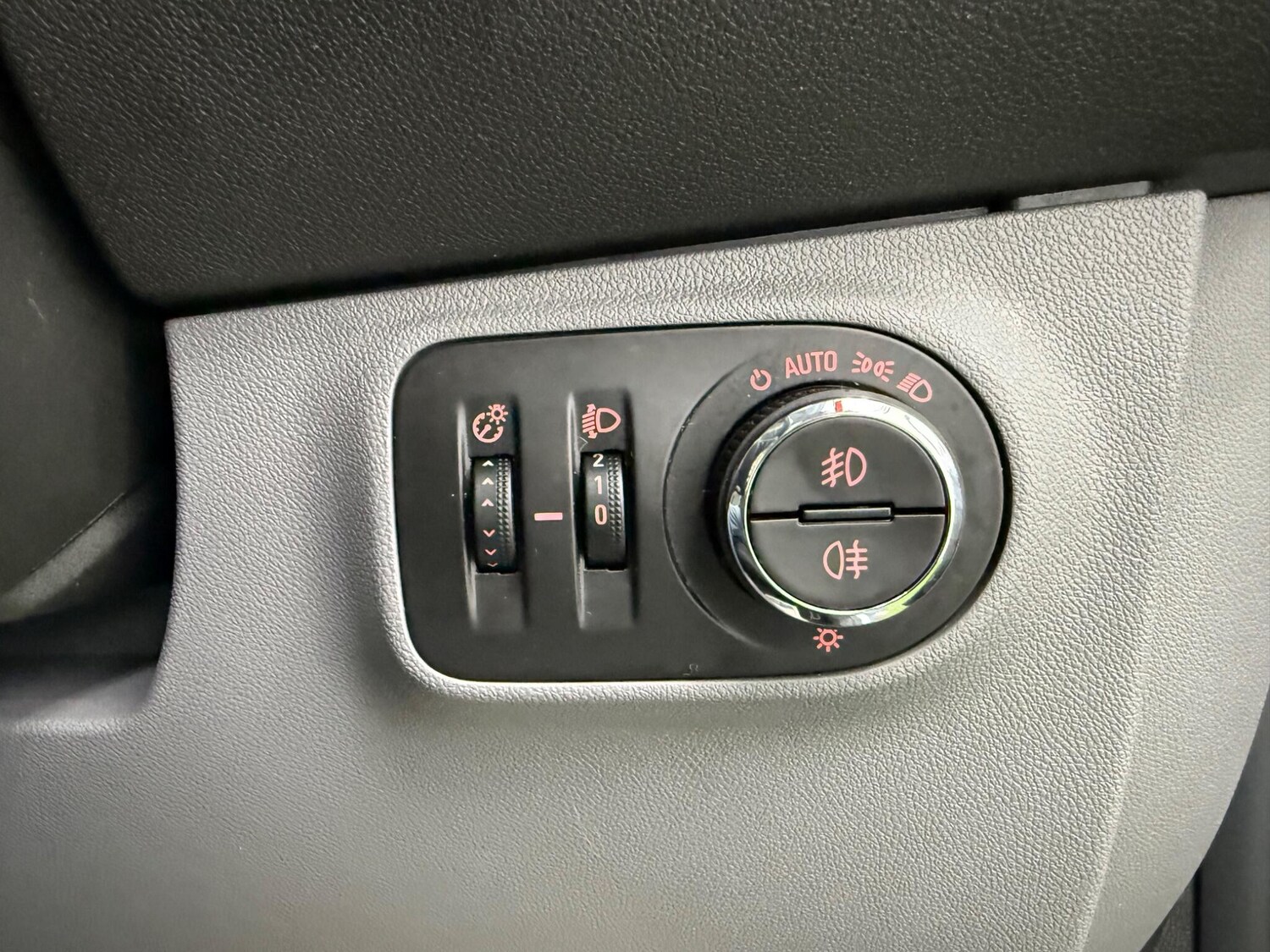 Used Vauxhall Corsa 2015 for sale - 77400824: Photo 42