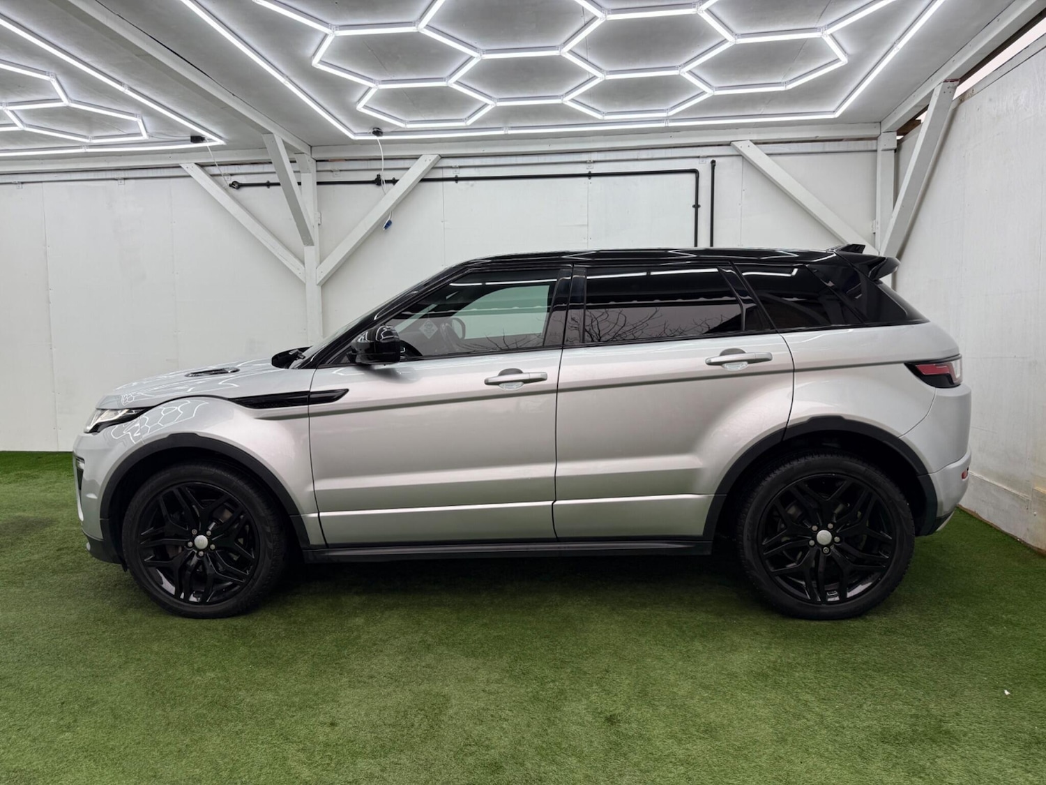 Used Land Rover Range Rover Evoque 2017 for sale - 77799398: Photo 10