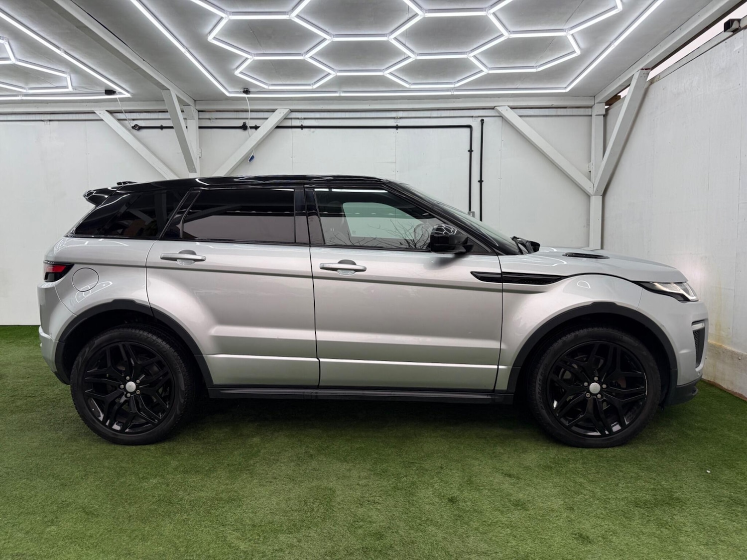 Used Land Rover Range Rover Evoque 2017 for sale - 77799398: Photo 5