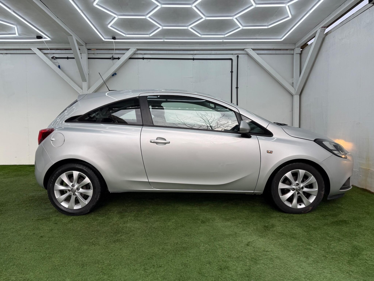 Used Vauxhall Corsa 2017 for sale - 77387115: Photo 2