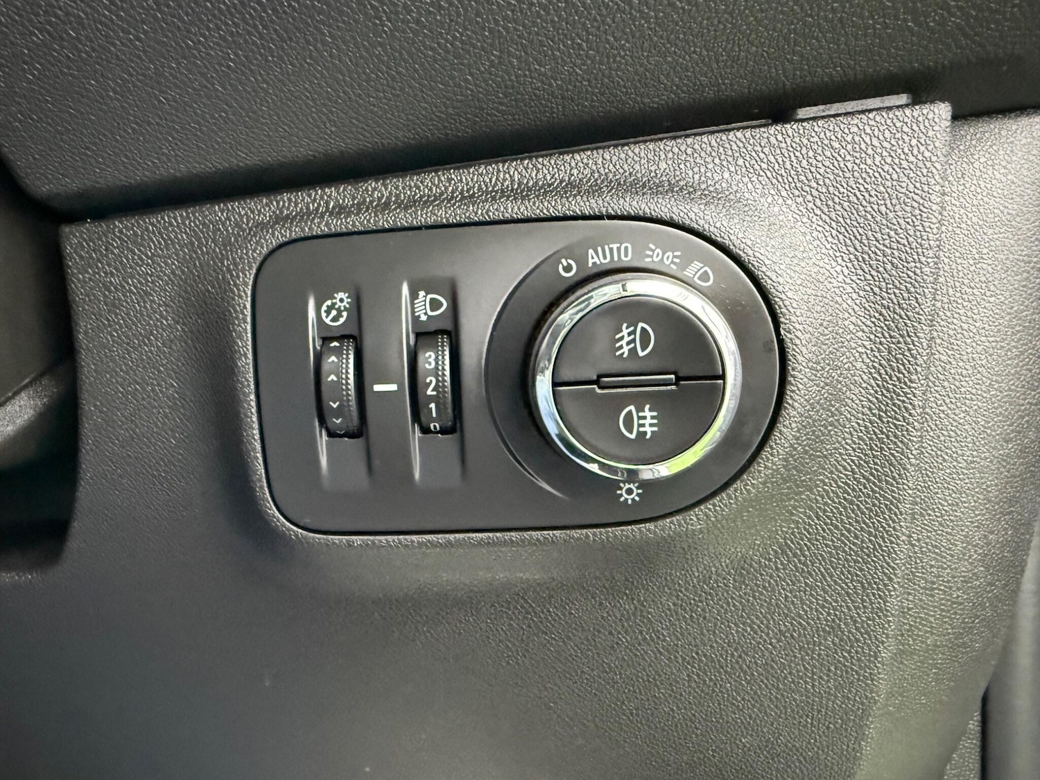 Used Vauxhall Corsa 2017 for sale - 77387115: Photo 38