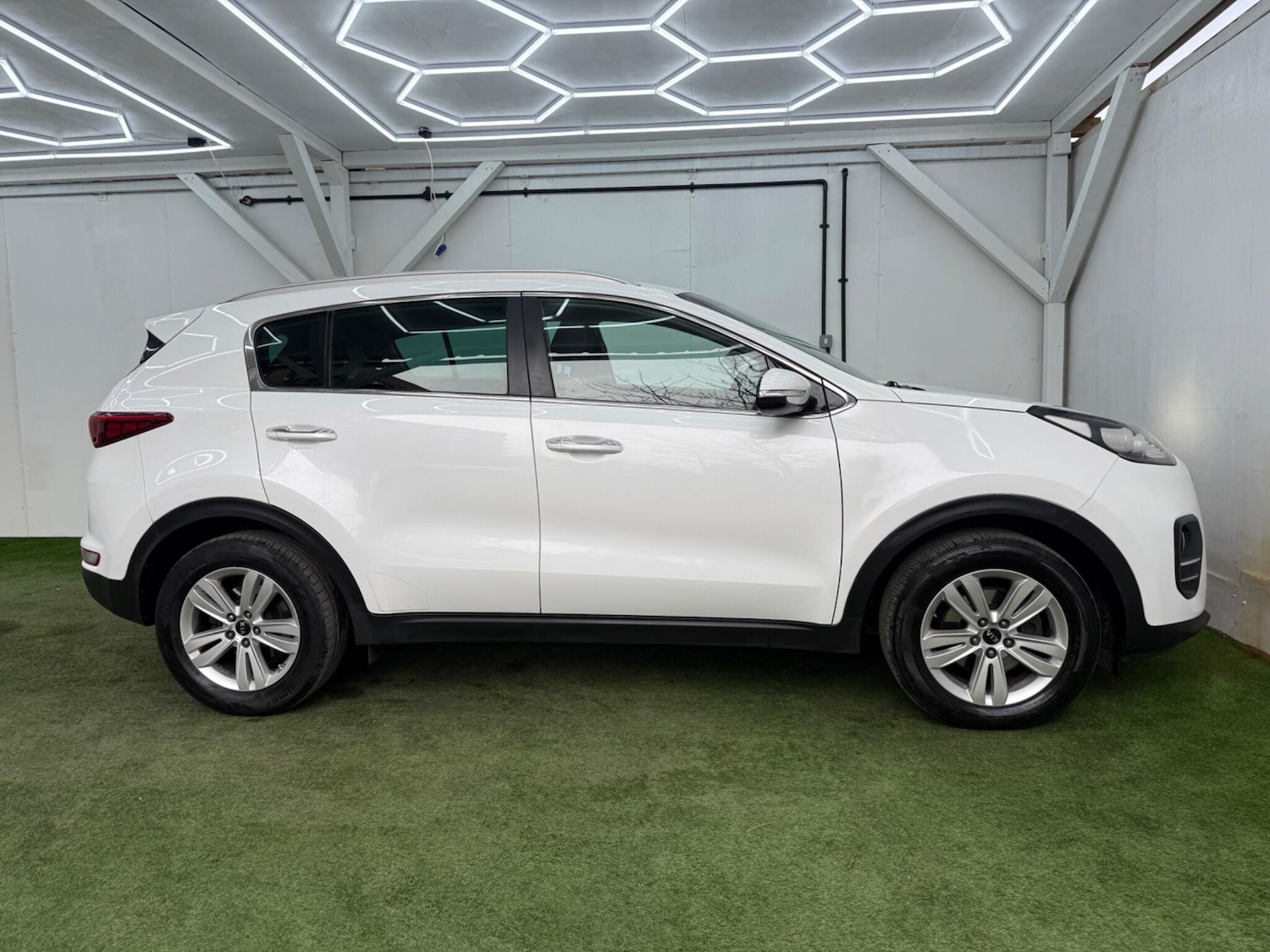 Used Kia Sportage 2017 for sale - 77982420: Photo 2