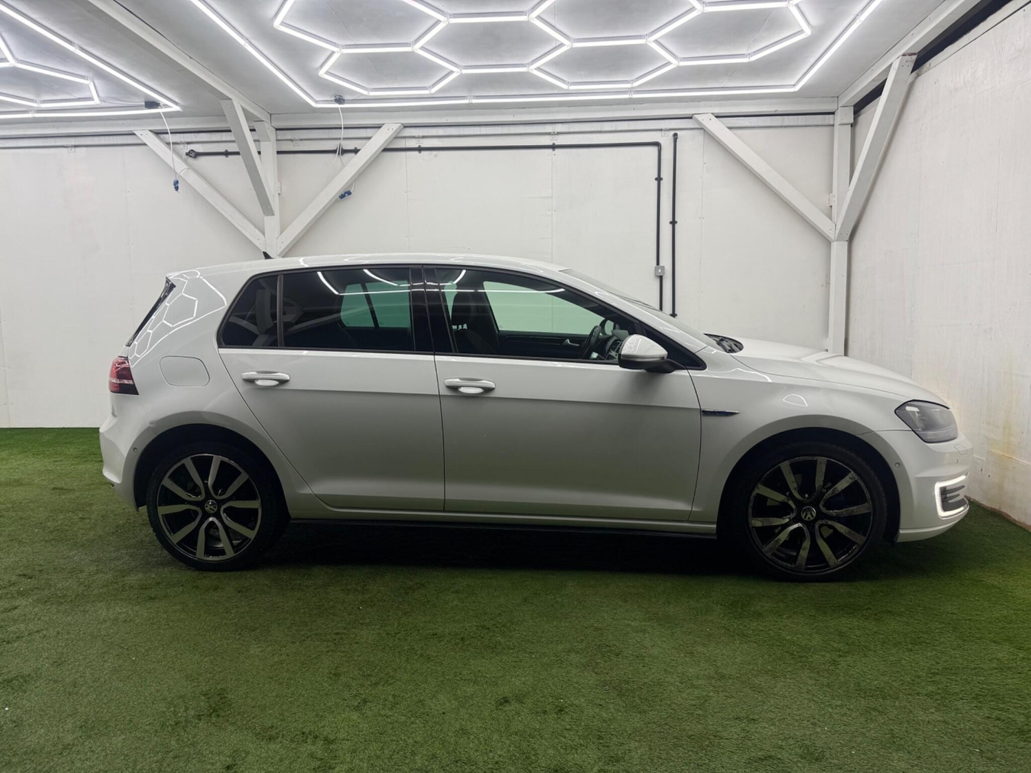 Used Volkswagen Golf 2015 for sale - 77386844: Photo 2
