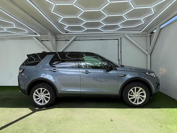 Used Land Rover Discovery Sport 2018 for sale - 79464099: Photo