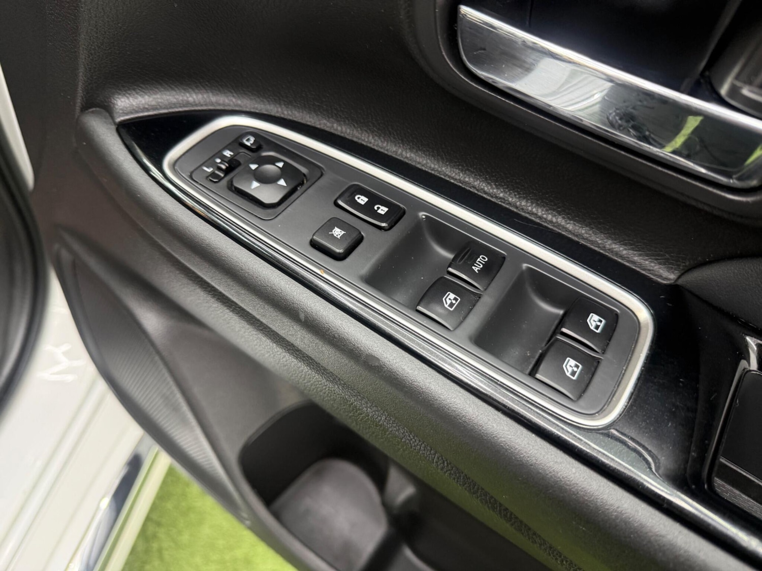 Used Mitsubishi Outlander 2017 for sale - 77637527: Photo 43