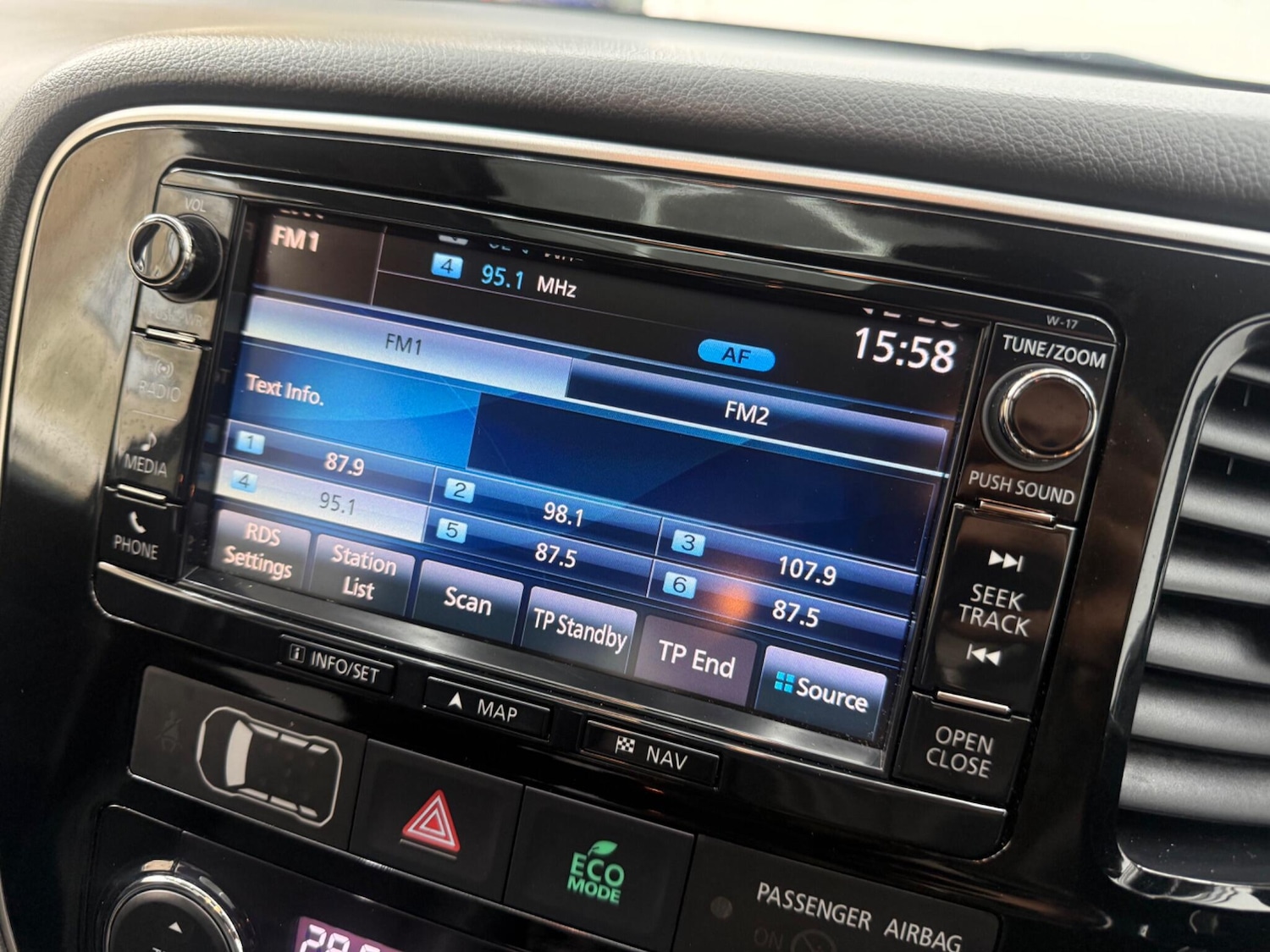 Used Mitsubishi Outlander 2017 for sale - 77637527: Photo 48