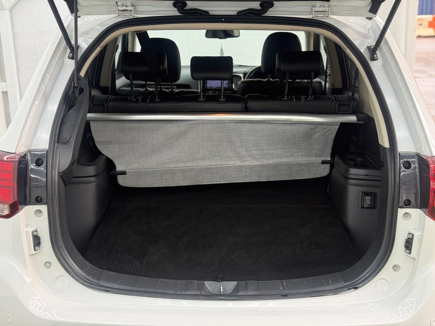 Used Mitsubishi Outlander 2017 for sale - 77637527: Photo 8