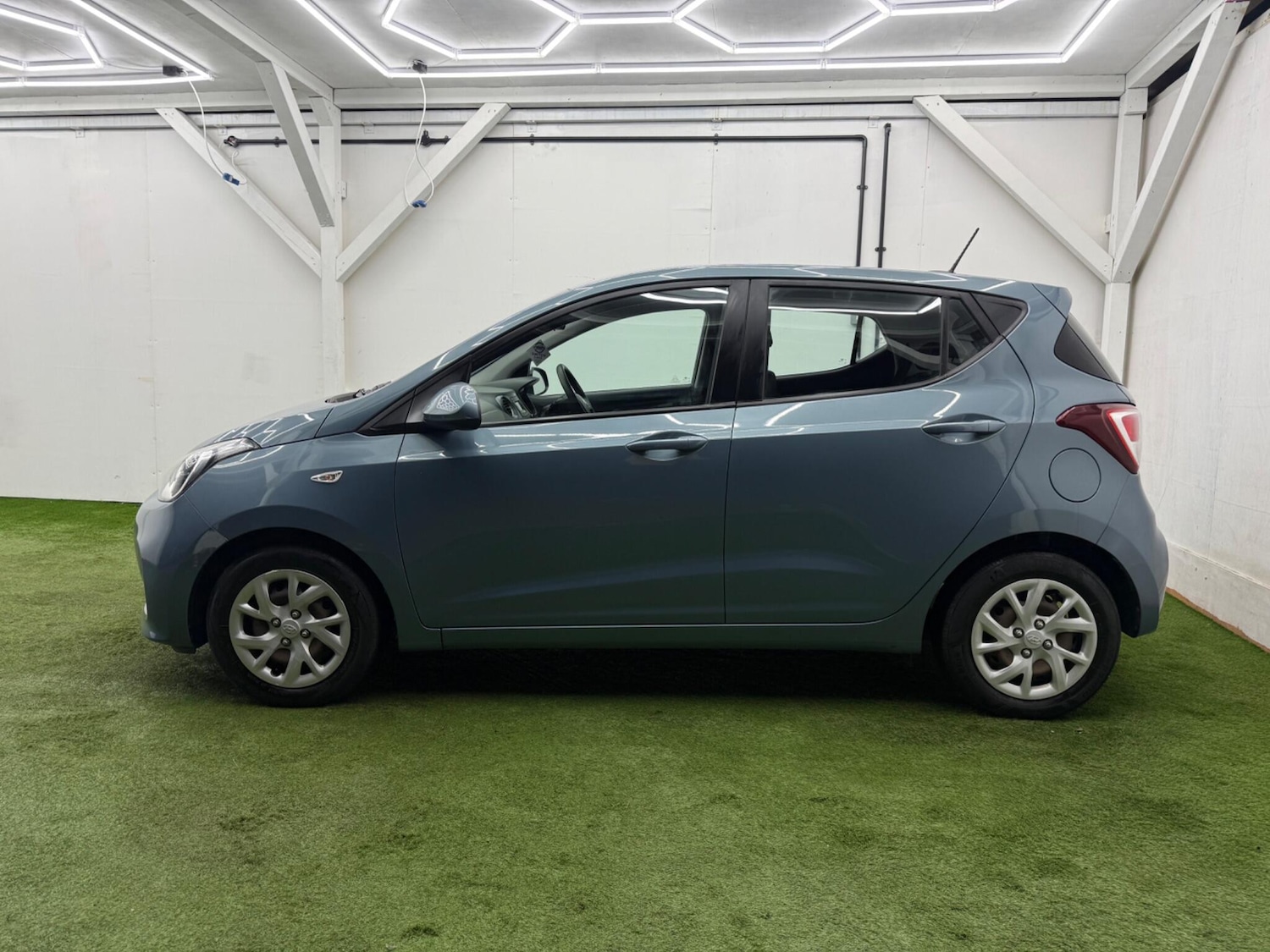 Used Hyundai i10 2017 for sale - 77597993: Photo 10