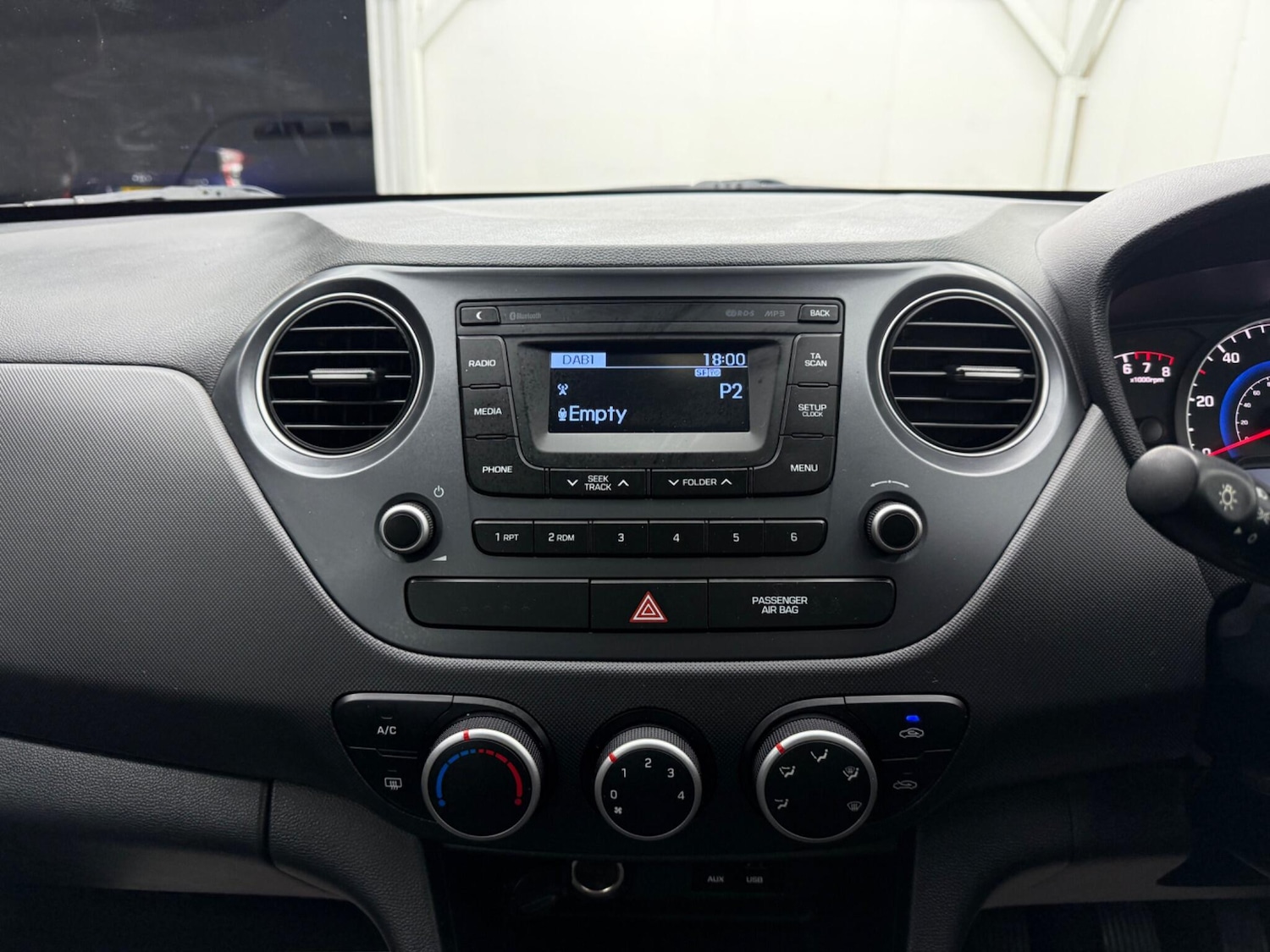 Used Hyundai i10 2017 for sale - 77597993: Photo 29