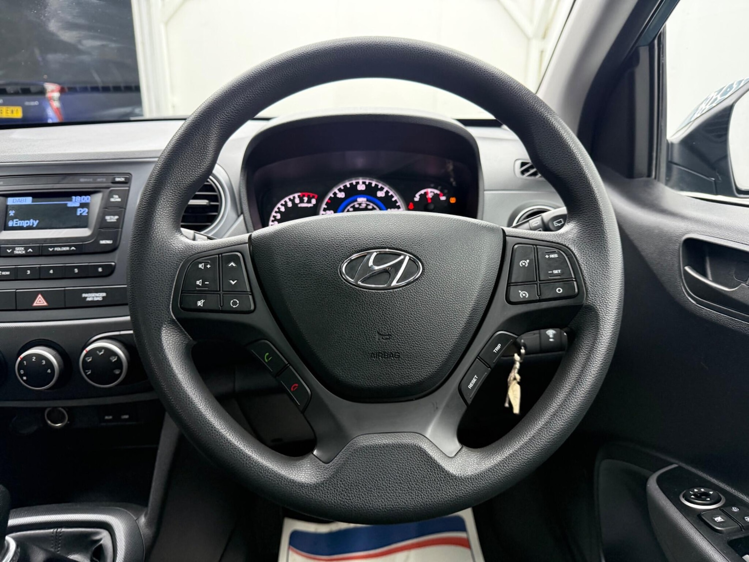 Used Hyundai i10 2017 for sale - 77597993: Photo 32