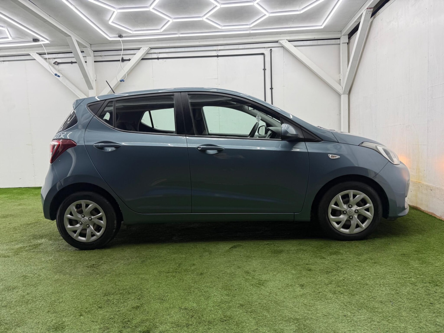 Used Hyundai i10 2017 for sale - 77597993: Photo 5