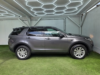Used Land Rover Discovery Sport 2017 for sale - 78684976: Photo