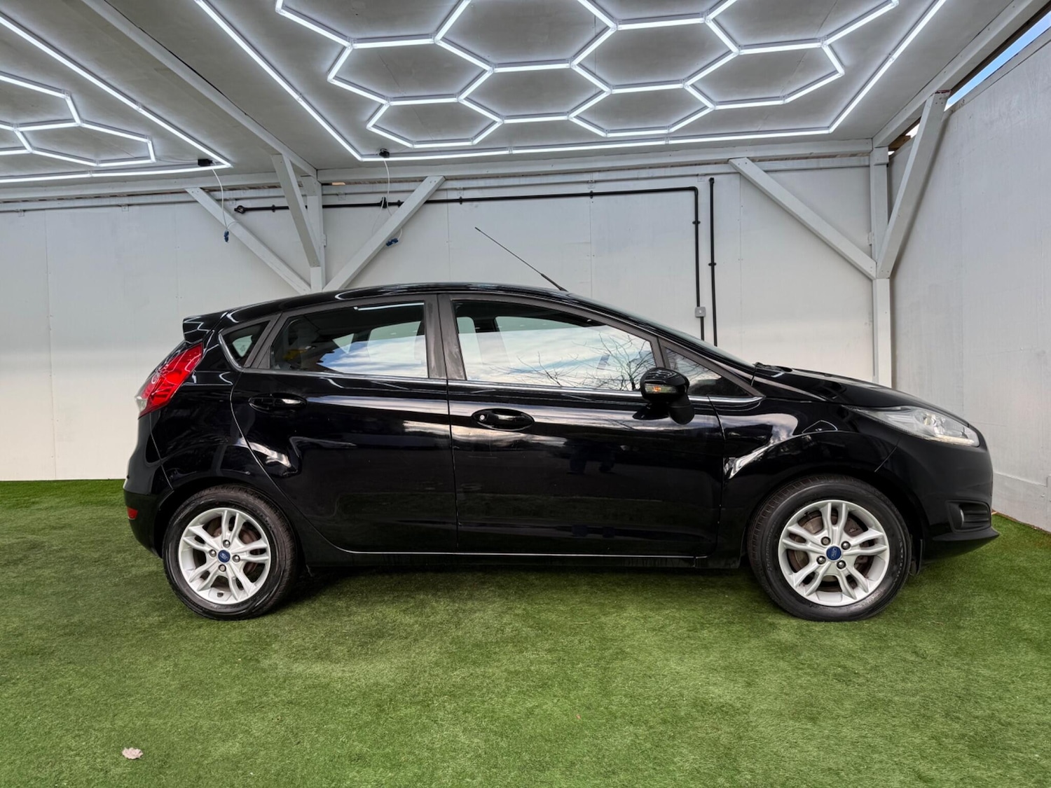 Used Ford Fiesta 2017 for sale - 77386674: Photo 2