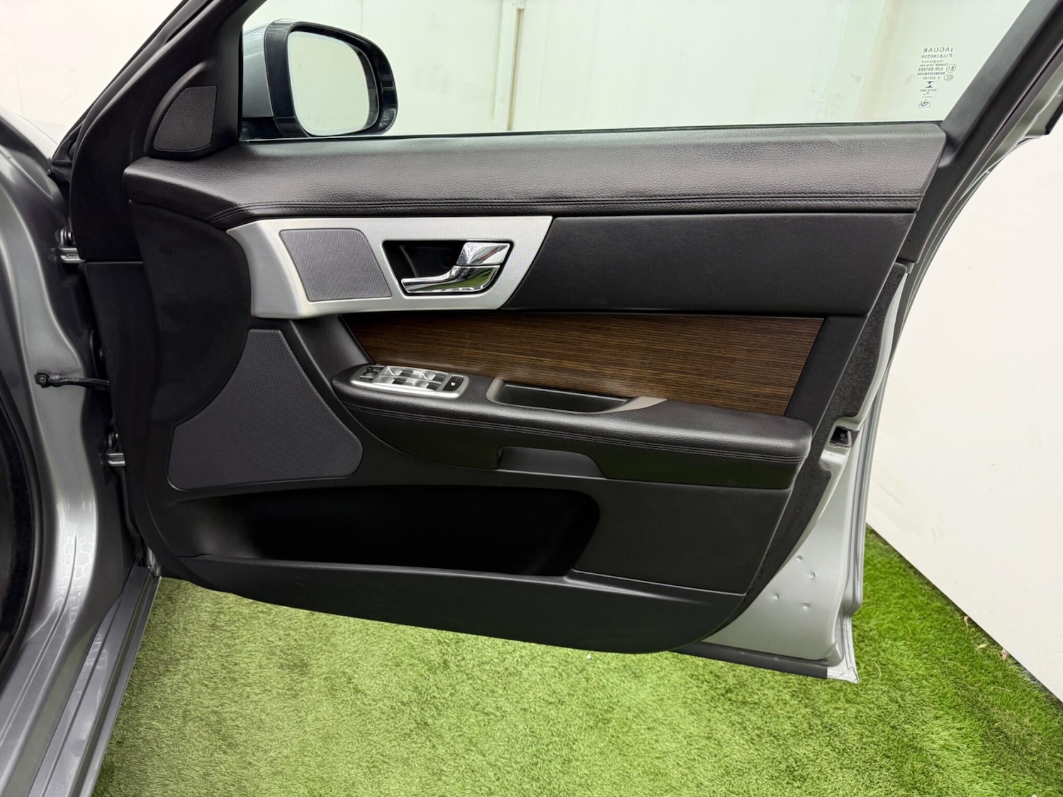 Used Jaguar XF 2013 for sale - 78170962: Photo 16