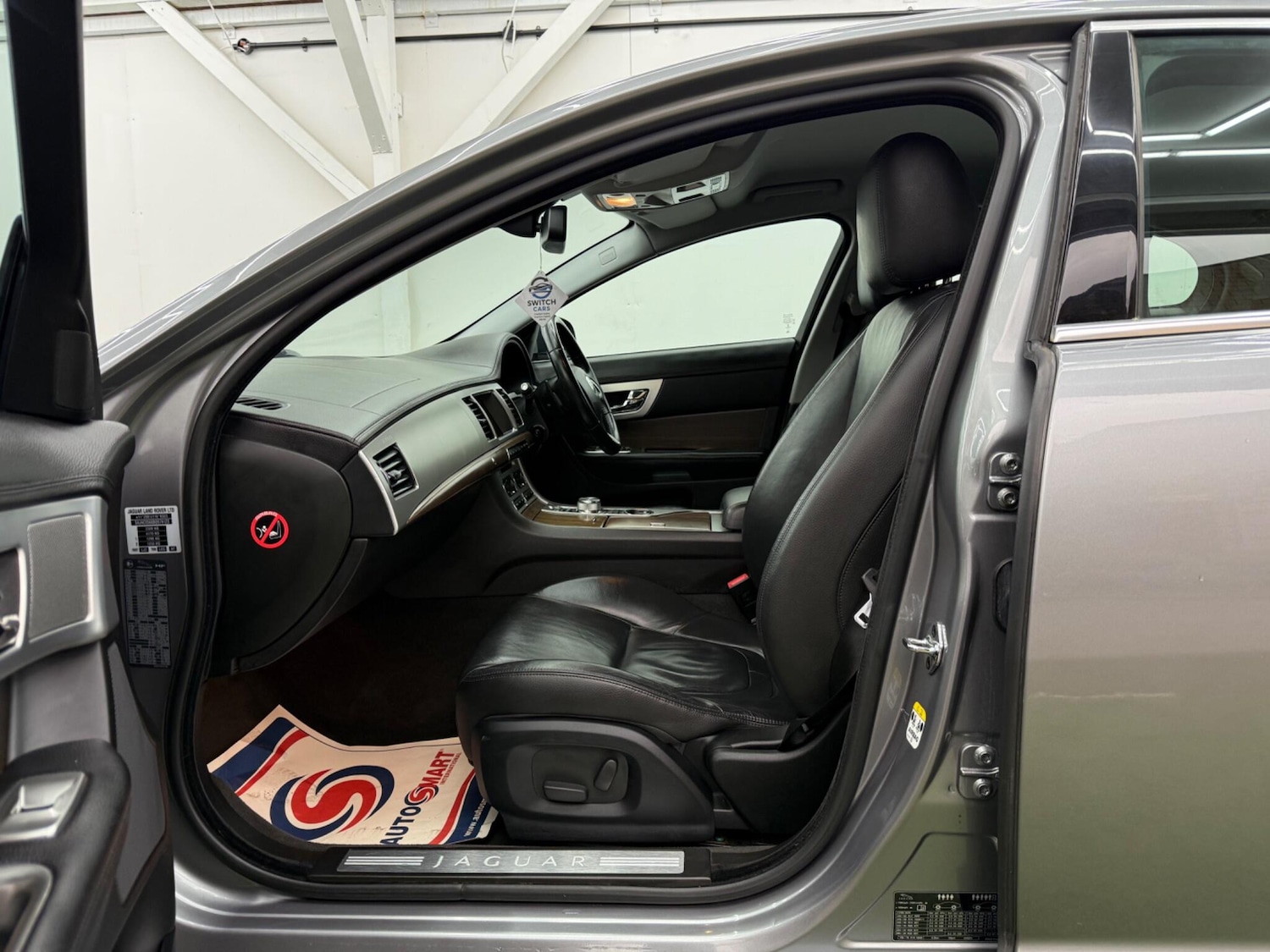 Used Jaguar XF 2013 for sale - 78170962: Photo 24