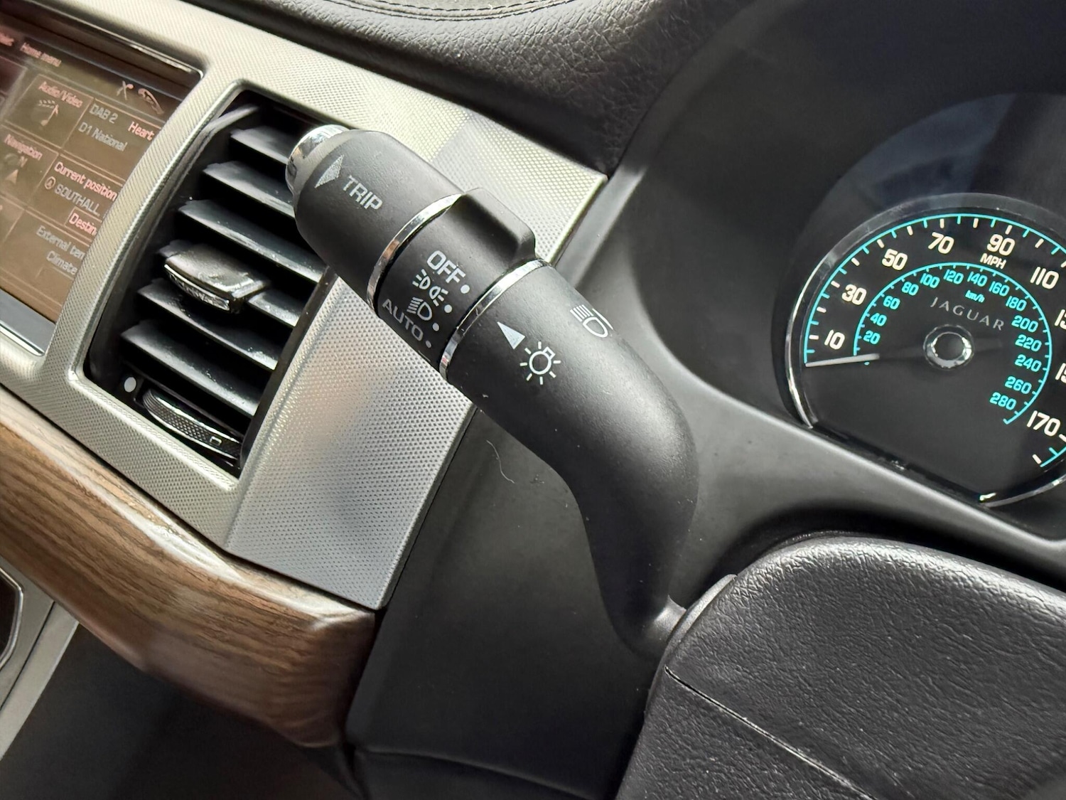 Used Jaguar XF 2013 for sale - 78170962: Photo 35