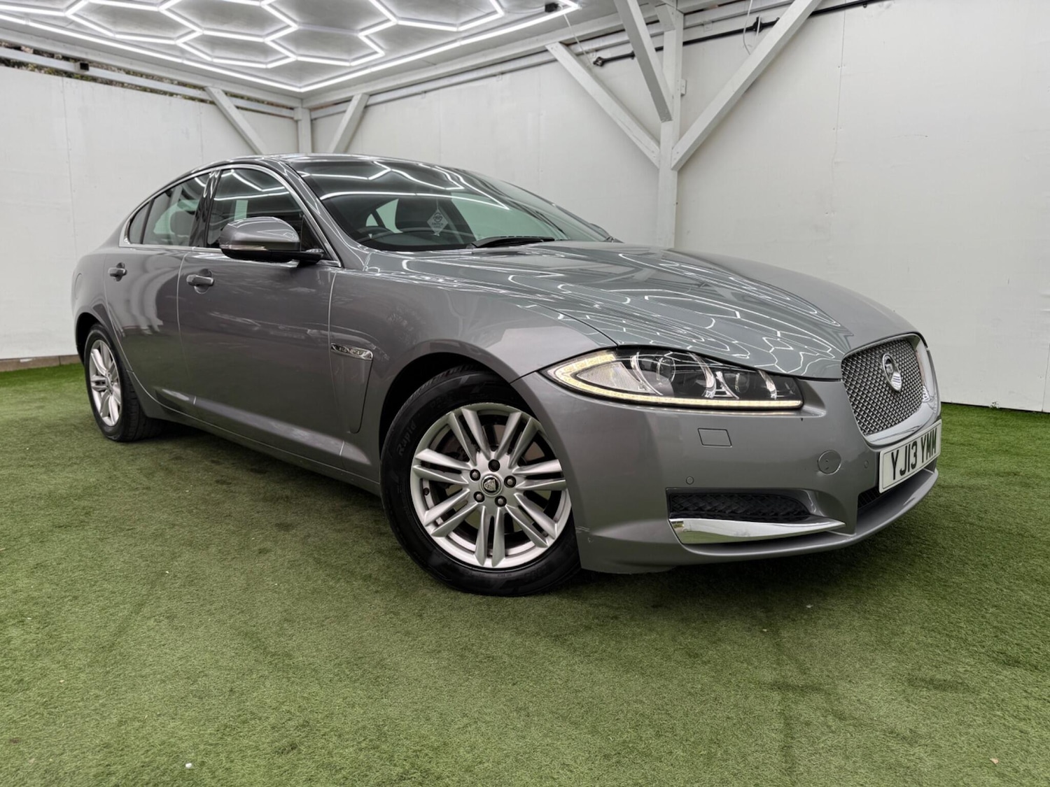 Used Jaguar XF 2013 for sale - 78170962: Photo 4