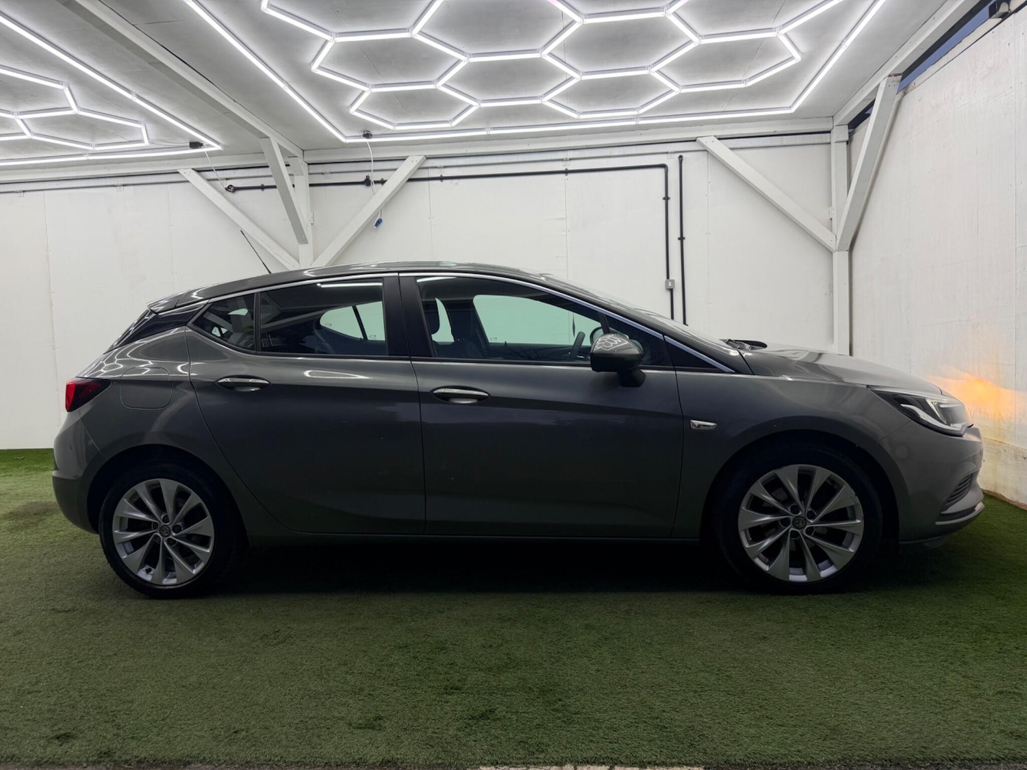 Used Vauxhall Astra for sale - 77958074: Photo 2