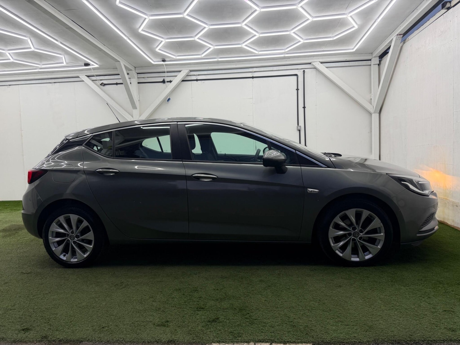 Used Vauxhall Astra for sale - 77958074: Photo 4