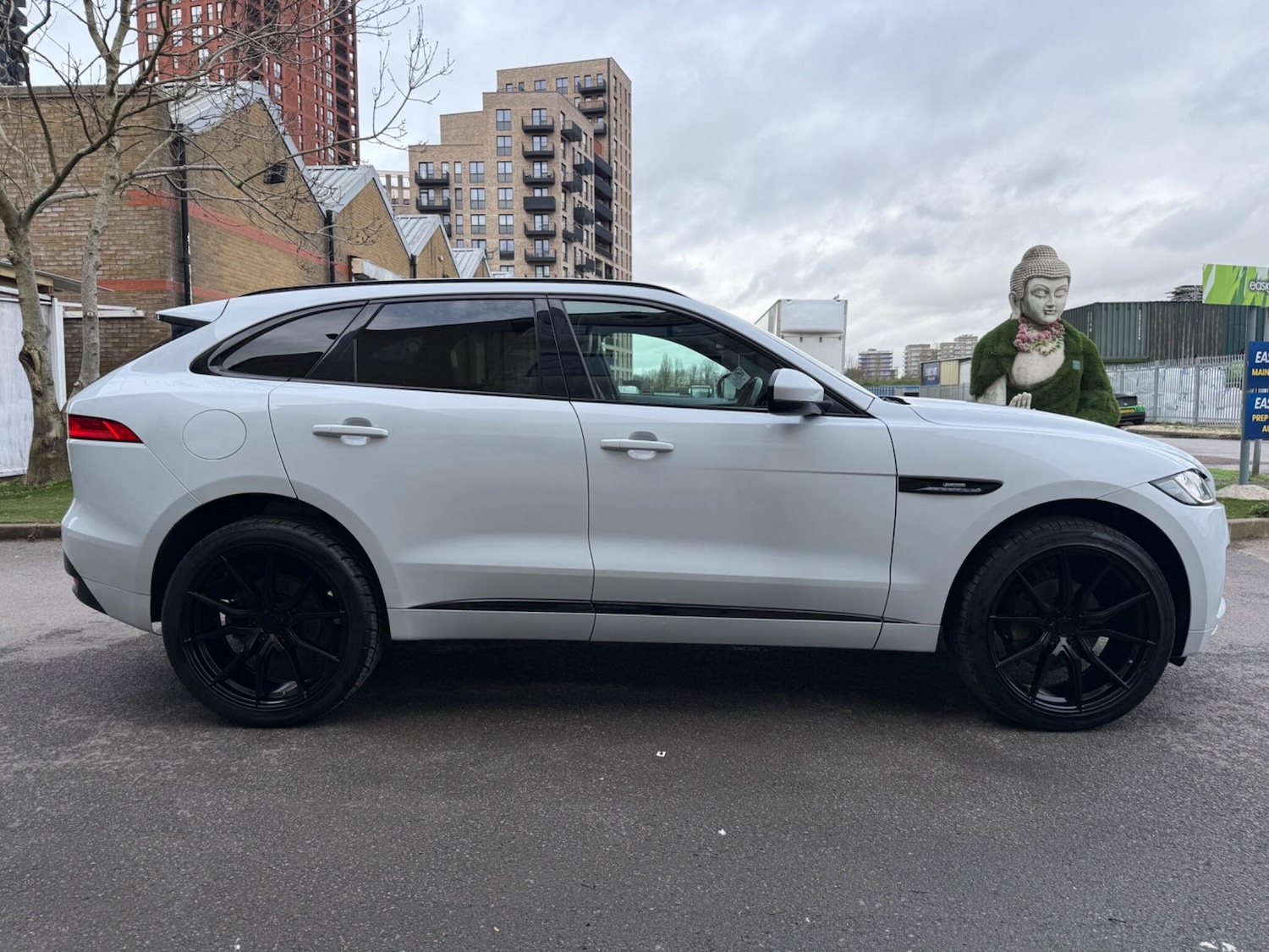 Used Jaguar F-Pace 2017 for sale - 77637885: Photo 2