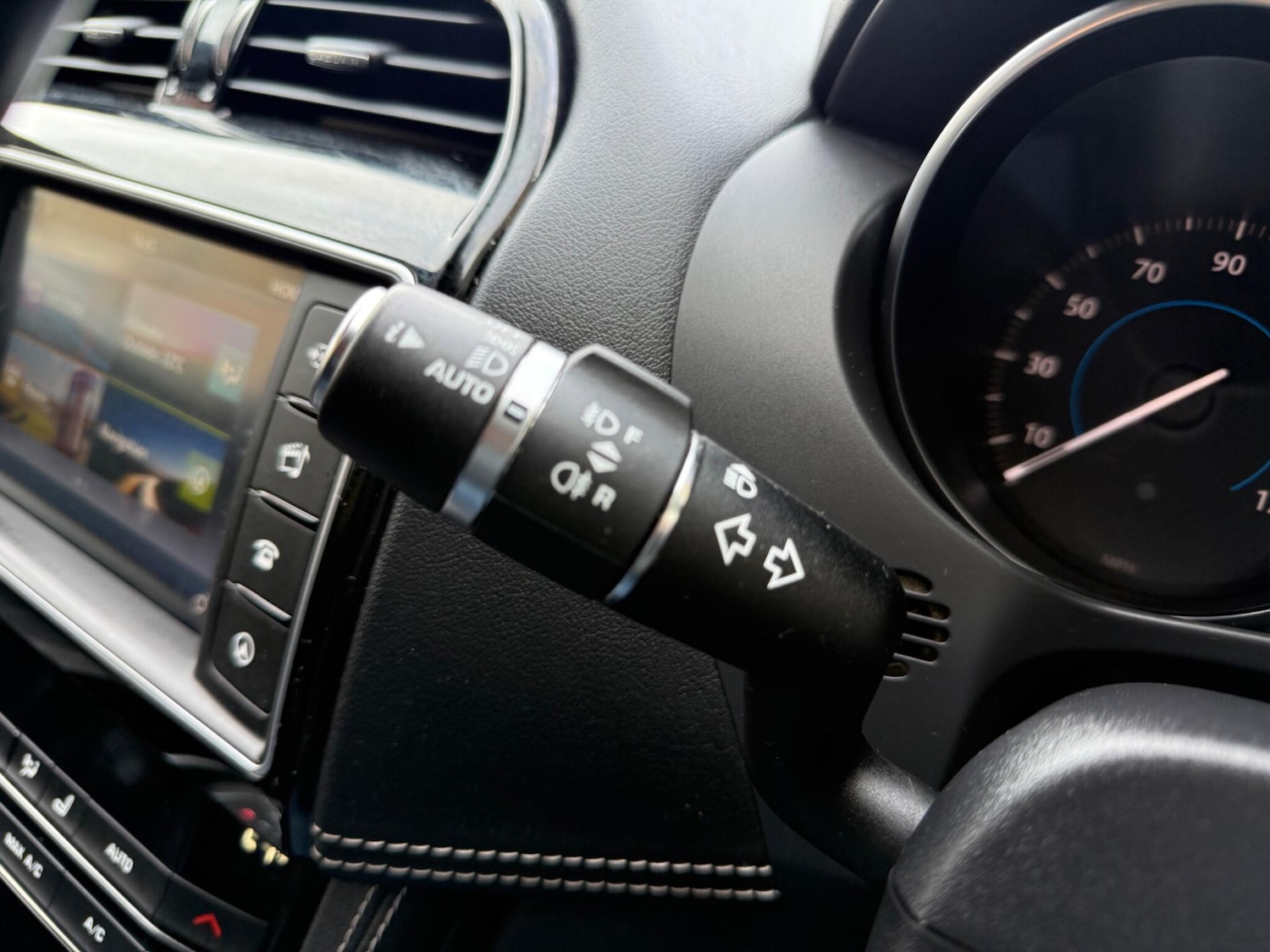 Used Jaguar F-Pace 2017 for sale - 77637885: Photo 36