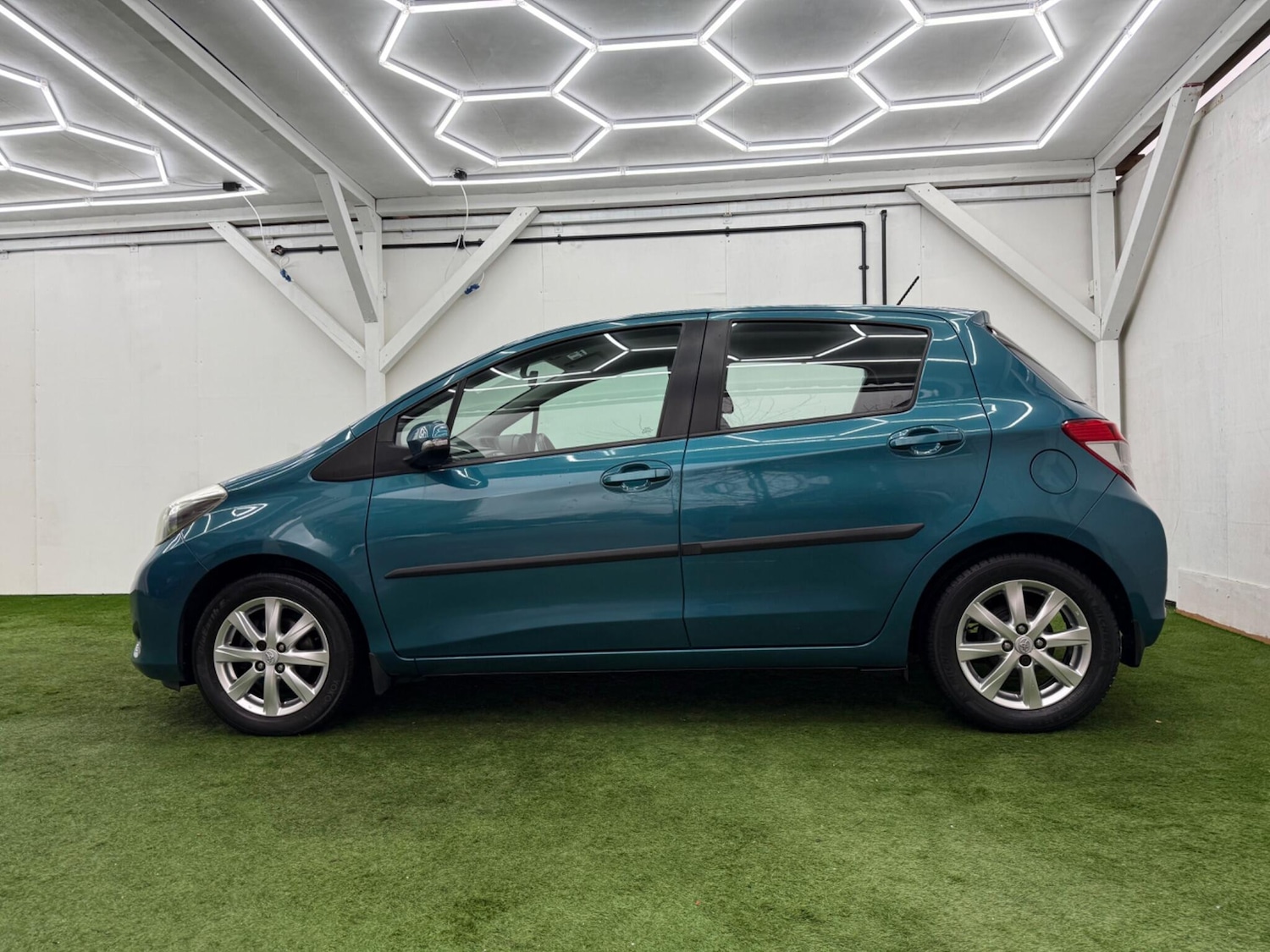 Used Toyota Yaris 2012 for sale - 77386579: Photo 10