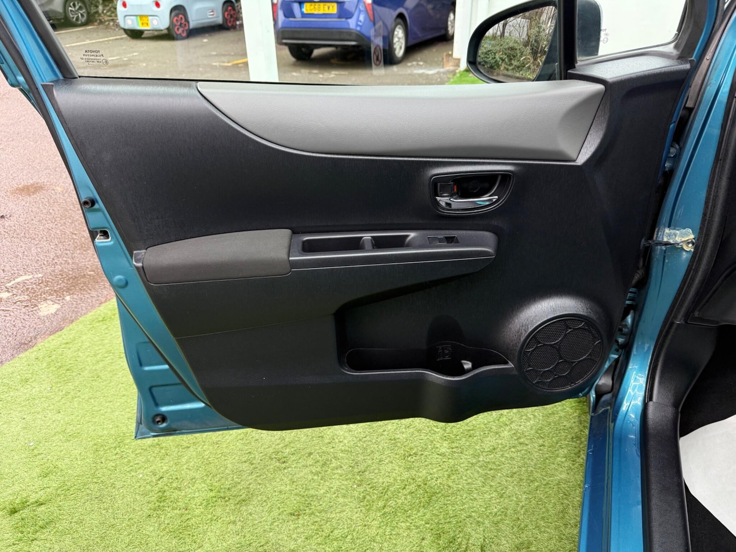 Used Toyota Yaris 2012 for sale - 77386579: Photo 27