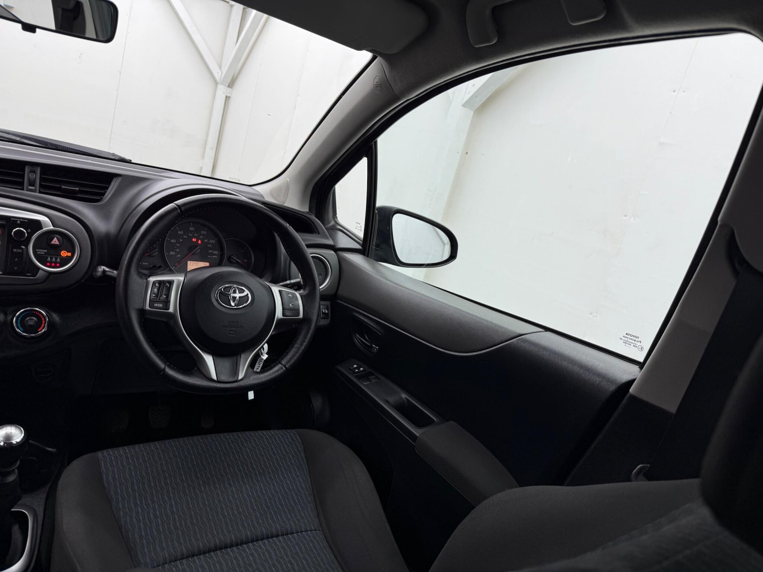 Used Toyota Yaris 2012 for sale - 77386579: Photo 39