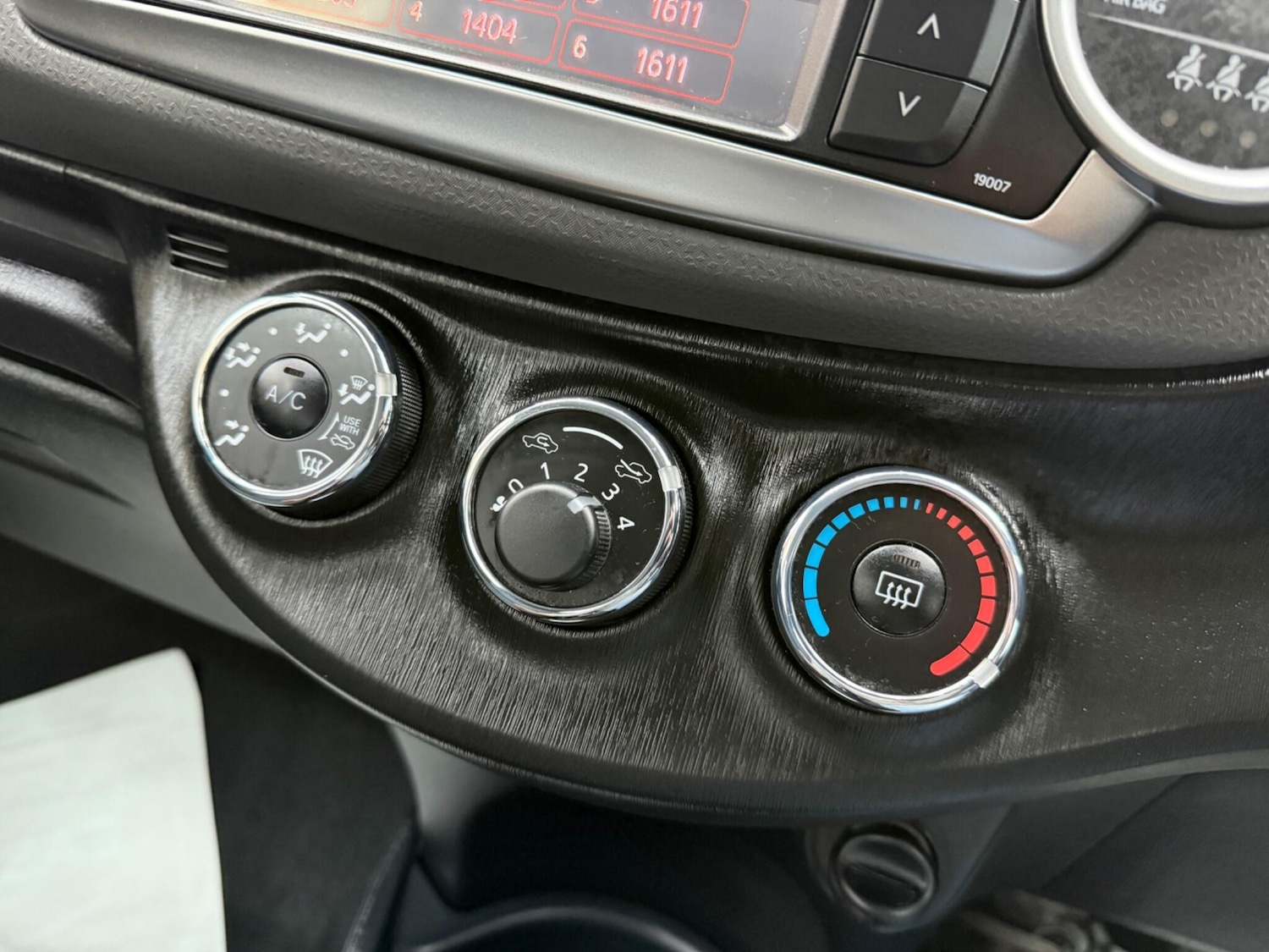 Used Toyota Yaris 2012 for sale - 77386579: Photo 49