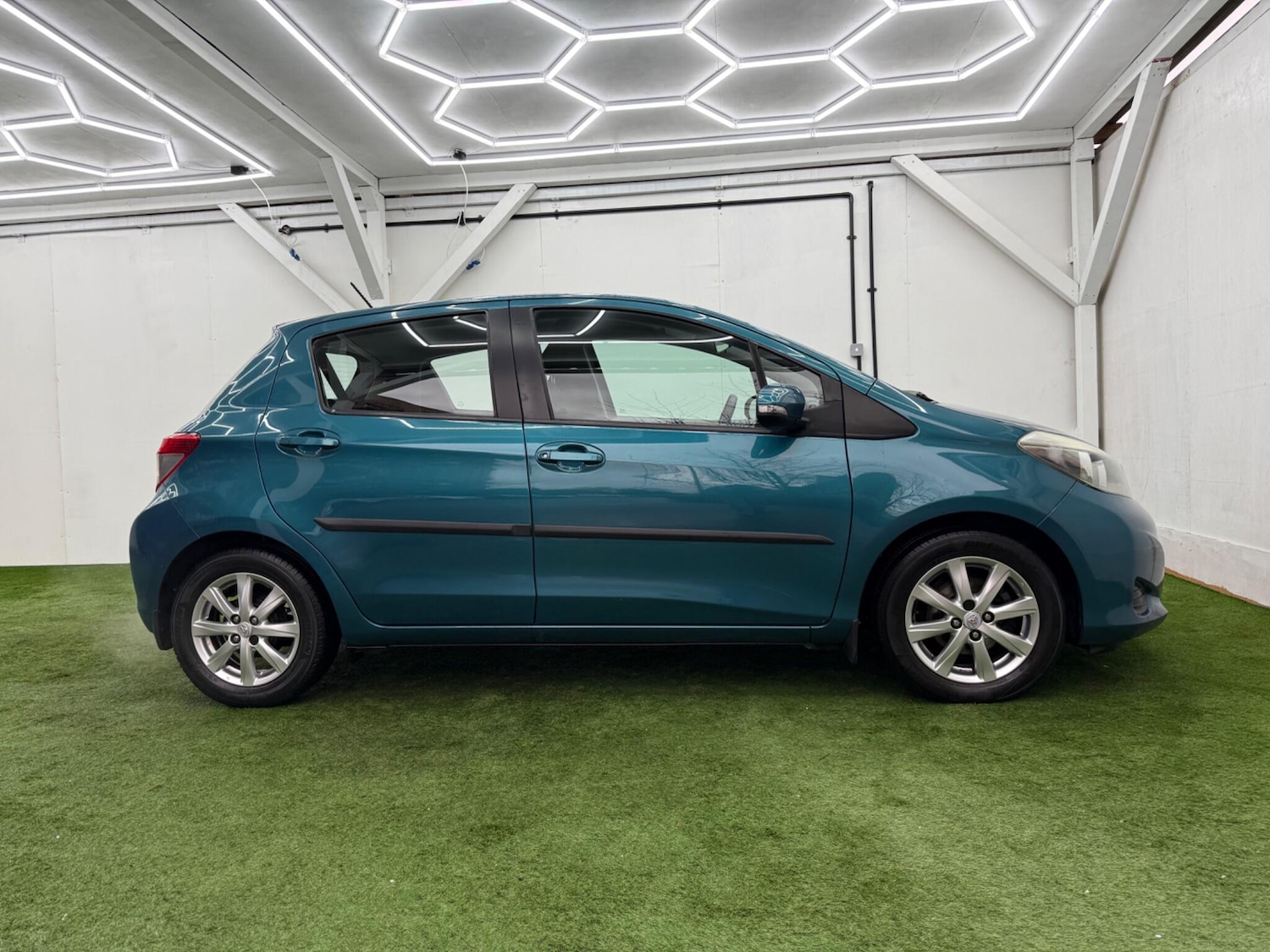 Used Toyota Yaris 2012 for sale - 77386579: Photo 5