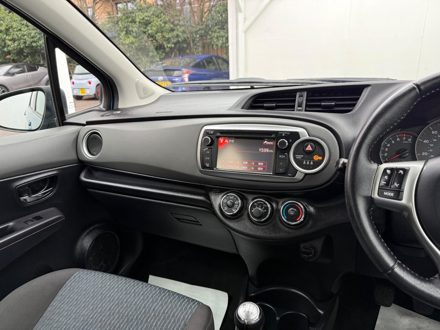 Used Toyota Yaris 2012 for sale - 77386579: Photo 53