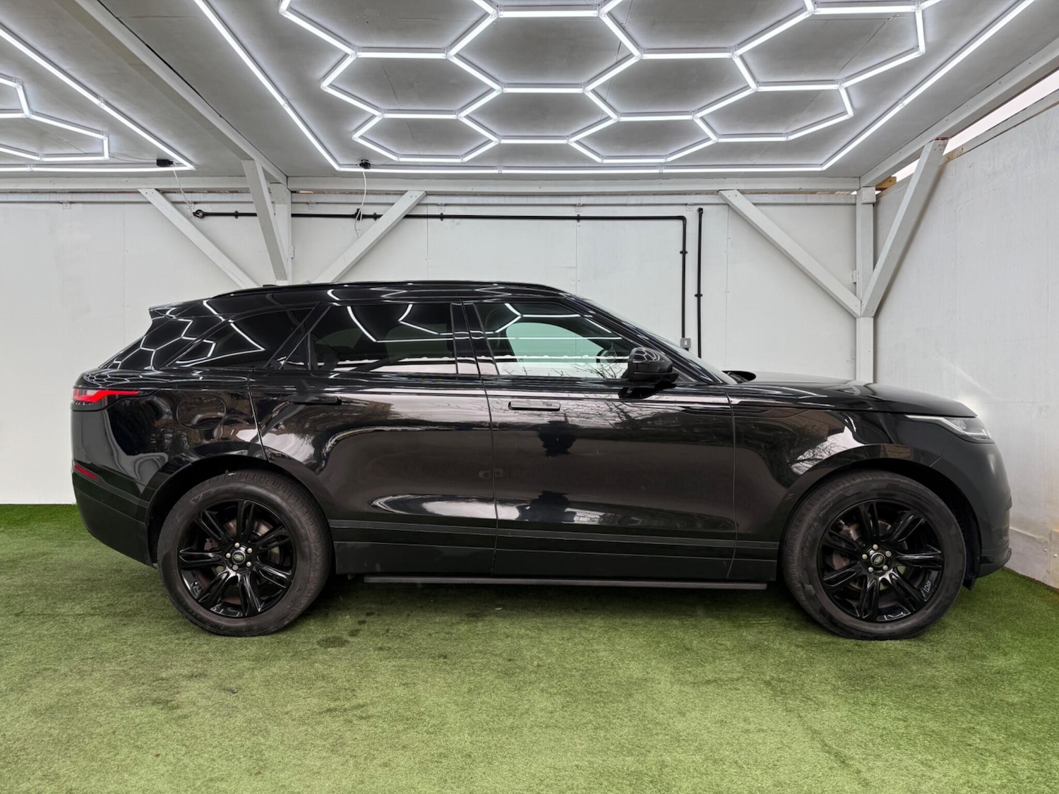 Used Land Rover Range Rover Velar 2018 for sale - 78047794: Photo 2
