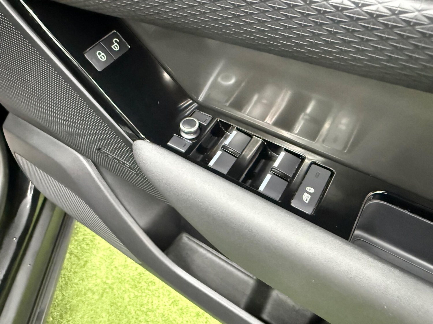 Used Land Rover Range Rover Velar 2018 for sale - 78047794: Photo 41