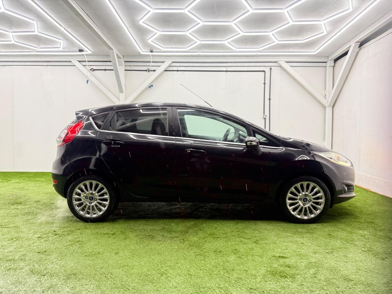 Used Ford Fiesta 2013 for sale - 77386923: Photo 2