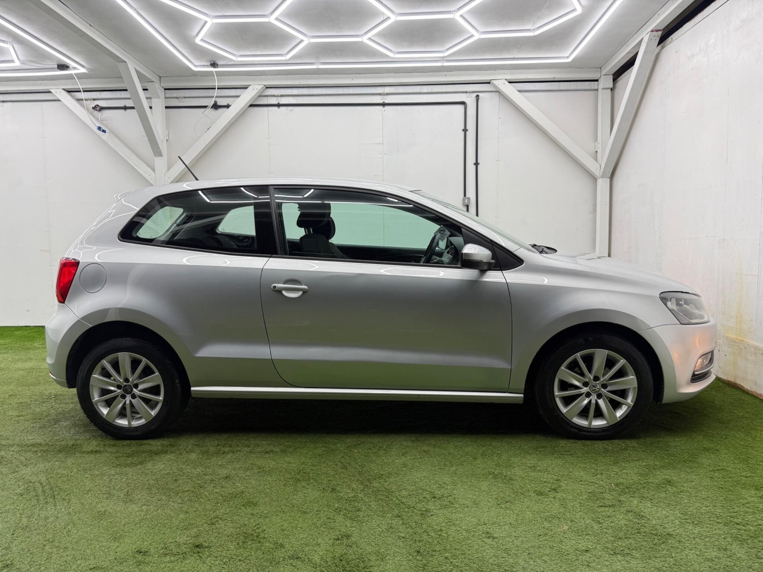 Used Volkswagen Polo 2015 for sale - 77564658: Photo 2