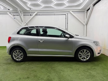 Used Volkswagen Polo 2015 for sale - 77564658: Photo