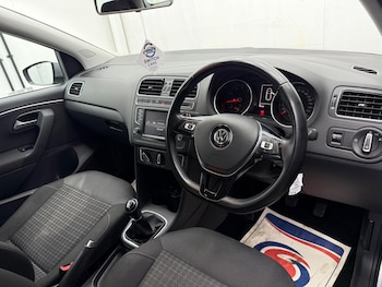 Used Volkswagen Polo 2015 for sale - 77564658: Photo