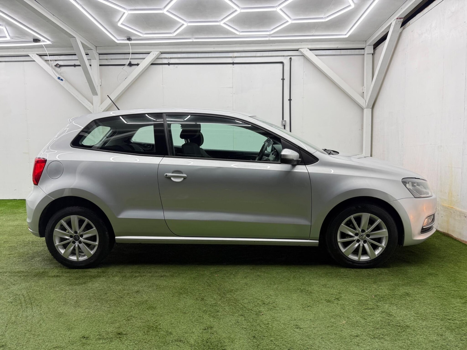Used Volkswagen Polo 2015 for sale - 77564658: Photo 5