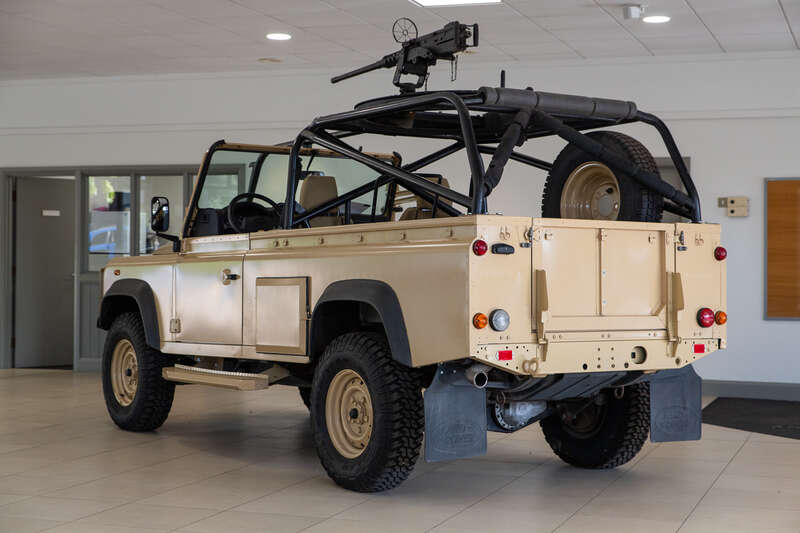 Used Land Rover Defender 110 2015 for sale - 76175960: Photo 11