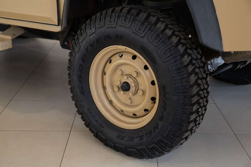 Used Land Rover Defender 110 2015 for sale - 76175960: Photo 15