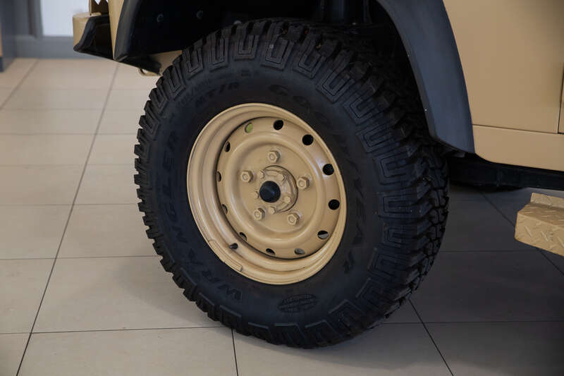 Used Land Rover Defender 110 2015 for sale - 76175960: Photo 16