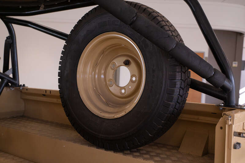 Used Land Rover Defender 110 2015 for sale - 76175960: Photo 19