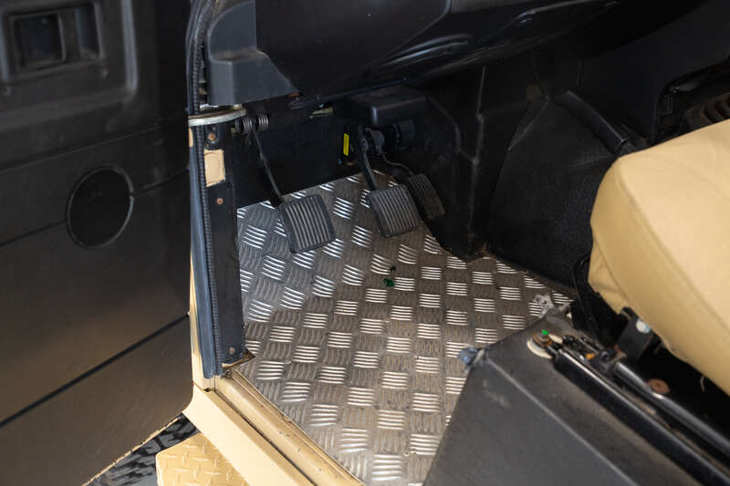 Used Land Rover Defender 110 2015 for sale - 76175960: Photo 23